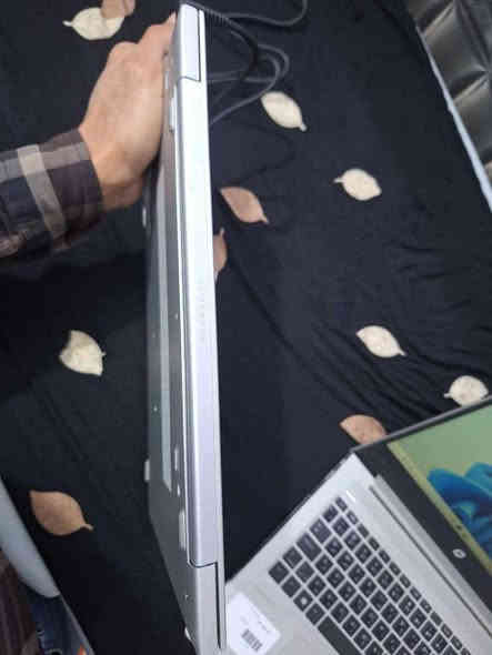 السلام عليكم لابتوب hp للببع مواصفات داخل الصوره مكاني بغداد مدينه الصدر سعره 375 وبي مجال للشراي الجهاز نضيف مكفول من كسر وبطاريه الشراي يجي خاص او يتصل ***********
