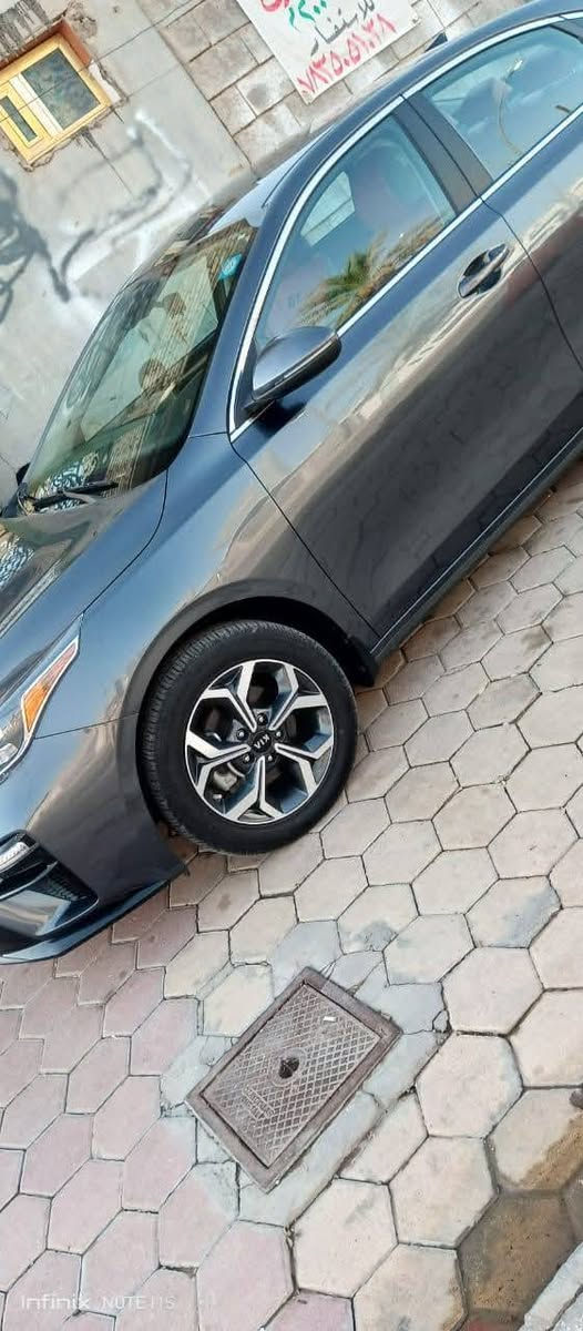 السلام عليكم
فورتي للبيع مواصفات EX موديل 2020 امريكي
المواصفات
رادارات امامي خلفي   مانع تصادم مانع انزلاق 3وضعيات قياده ايكو نورمل سبورت وباقي الموصفات معروفة سياره نظيفه من طخم وتايرات ماتصرف عليها دينار ،;:.
ماشيه 120كيلو متر 
ضررها كلش بسيط نص دعاميه وبوند مابيها سياره اخو الكلين شرط ;.  سنويه باسمي 27 شرط التحويل 
السعر 145وبيها مجال
موصل 
للاستفسار اكثر ***********
