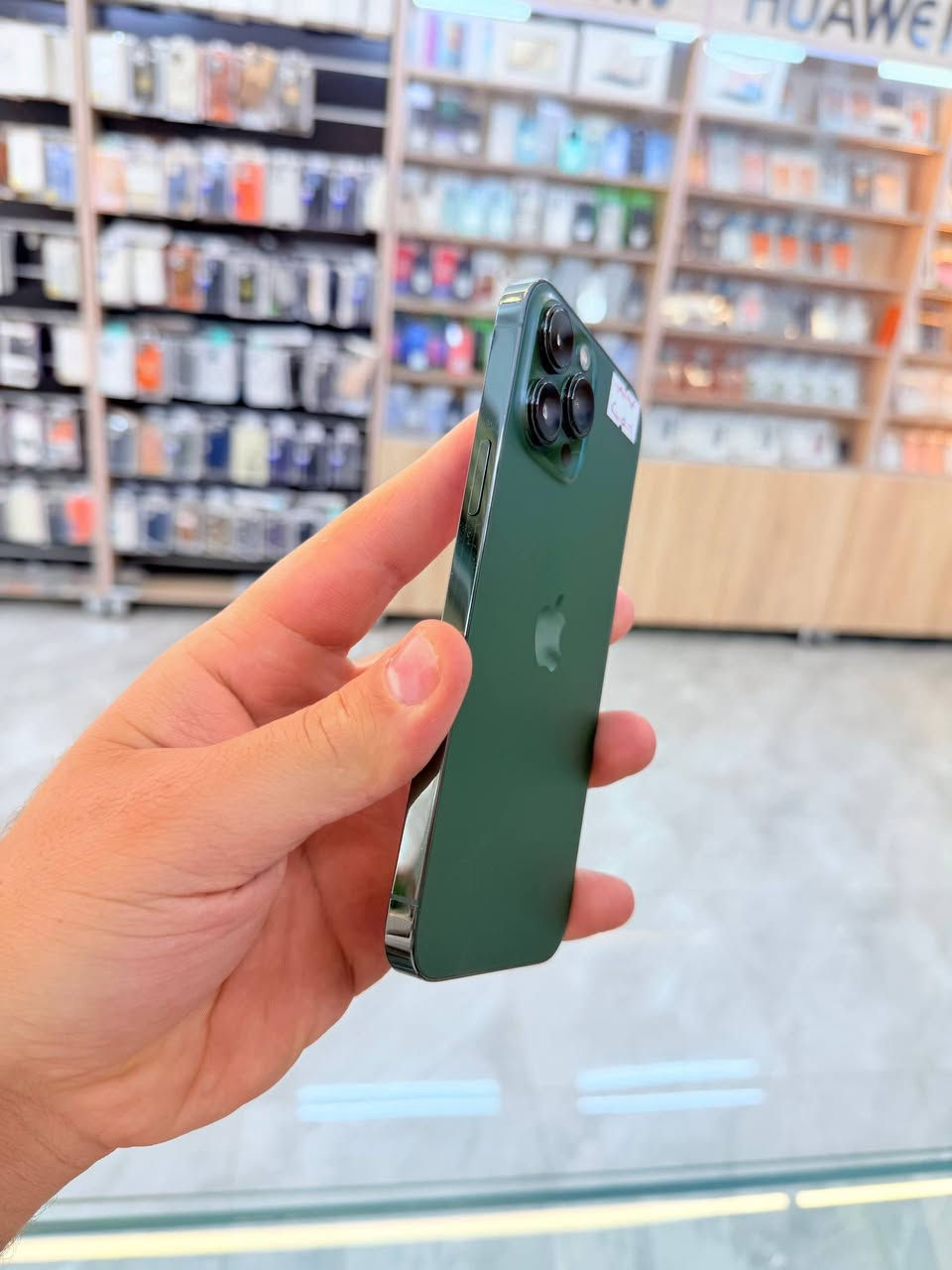 ✅  متوفر بيع بلنقد ولاقساط ✅
ايفون 13 برو ماكس ذاكره 256 بطاريه 87 يعني جديد نضافه ميه بل ميه خيال مال زلغ مابي كامل ملحقاته وتر بروف فحص حاسبه كله نورمال يعني ممبدل بي شي شرط تفحص بالوكاله نموذج M الأصلي ✌️
لون مميز (ومتوفر اقساط على مصرف الرافدين )تاخذه ضمان 5 ايام اي مشكله او عطل من المركز 
السعر 700 الف 💚💙🩵💛🤍
العنوان بغداد البياع شارع 20 مقابيل علي العناب او الشيف السوري مركز الهاتف لاصلي 
📞📞***********
📞📞***********
