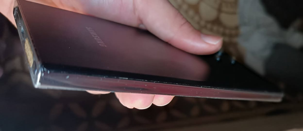 سلام عليكم الترا 23للبيع ذاكره 256 جهاز بي نقطه بل حواف كدامك. وصارلك هواي ما كبرت وبي فطور قليله مابينه سعر 350 رقم***********
