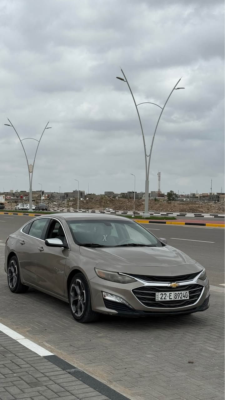 السلام عليكم 
للبيع ماليبو موديل 22 رقم اربيل الجديد تريد تحويل او وكاله بأسم شركة 
حادثها جاملق وبنيد البنيد مبدل والجاملق نفسة راحع بارد حادثها كلش حلو سطحي وبيهة كلير نفس الجاملق والبابين صفحة الراكب السيارة حلوة وجاهزة ما تصرف عليهة ربع ومداريها بالدهن وبانزين محسن وبالعافية على الياخذها 
مواصفات 
دخل بيجي 
كشن كهربائي 
شاشة كبيرة كار بلي 
تبريد قطعتين 
تدفئة كشنات 
وباقي المواصفات المعروفة 
السعر 110 وبيهة مجال قليل 
للاستفسار:*********** البصرة, العراق
