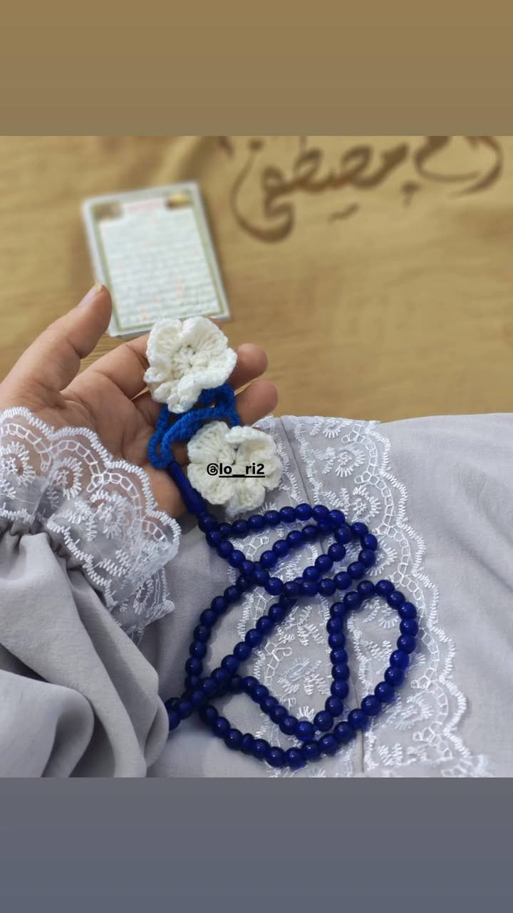 ✨🤍 جادر صلاة وافي وبلمسة ناعمة 🤍✨
لون رمادي هادئ مع دانتيل أبيض فخم بطول الجادر🌿
قماش ناعم وانسيابي يضمن راحة أثناء الصلاة 💫
تصميم واسع ومرتب يغطي الجسم بالكامل بكل أناقة.
متوفرة حسب الطلب ✔️
للحجز والاستفسار راسلونا خاص 📩
أو على المعرف: @oa__117
#سجادتي_أجمل #عباية_صلاة #ملابس_صلاة #أناقة_وستر


**إذا كنت صاحب هذا الإعلان وتريد حذفه لأي سبب، رجاءا أرسل رسالة إلى الدعم الفني**