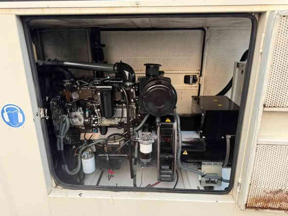 مولد بيركز انكليزي 4 بستم 100 كيفي مولد بلادي موديل 2019 مولد حديث كاتم 100 بل 100 نضام حمايه كامل مكان بغداد ***********
