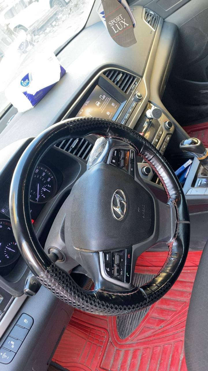 السلام عليكم رمضان كريم.       الانترا موديل18 محرك تيربو وهذا السونار يعني كلشي موجود لبيع او مراوس ازيره أو كادنزه العنوان بغداد دوره السعر 105اخواني كلشي اكو بالسوك الي عجبه على راسي والي ميعجبه الله يسهله الاحسن وتحياتي للجميع/***********/
