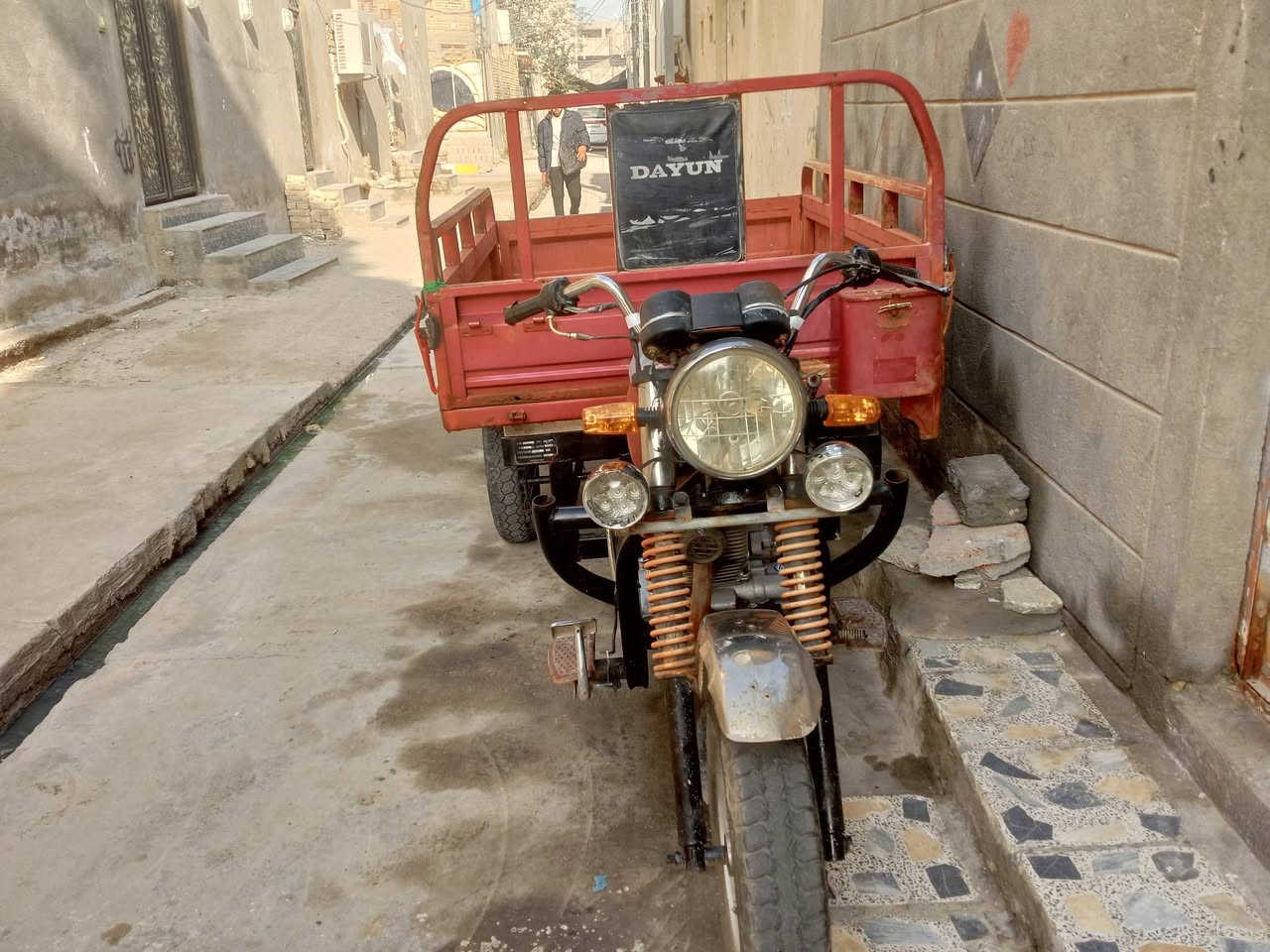 ***********
دايون اوراق أصولي مكفوله 
شاصي مكفول 2013 السعر مليون
سوق الشيوخ
