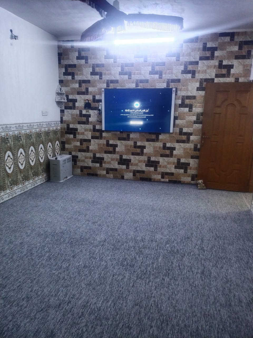 السلام عليكم بيت 100م ركن مربع قاطين الحسينيه السكلات مربع 11 الف مقابل فوج سرايا السلام القاط الاول استقبال وغرفة نوم ومطبخ وصاله ومنور حمام داخلي وحمام خارجي سيراميك بياض الارضيه كاشي السطح شتايكر السعر 85 وبي مجال التفاصيل هذا رقمي بي وات ***********
