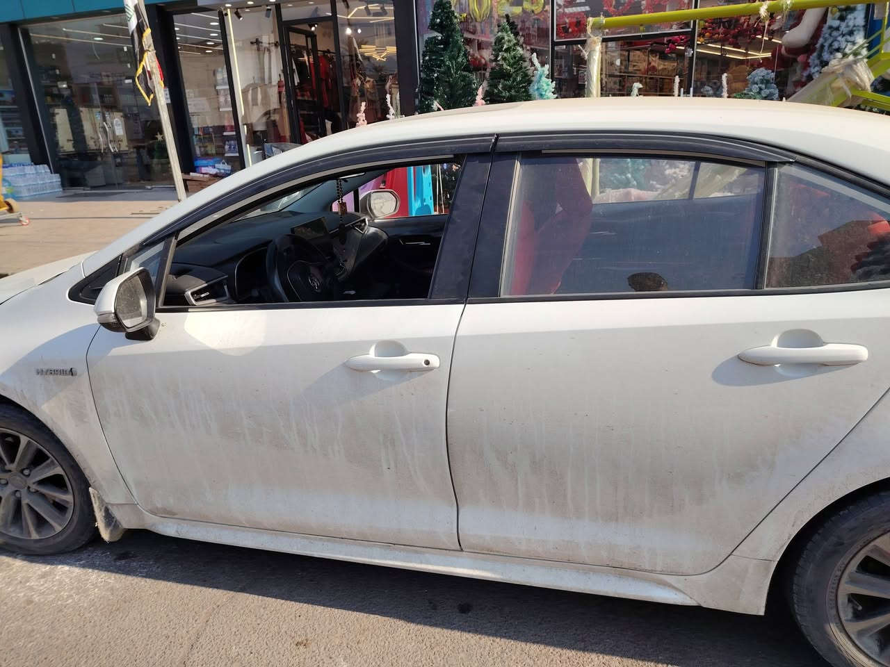 كورلا هايبرد 2024 وارد صيني للبيع باسمي رقم بغداد مكفوله ماشيه 34 مكان السياره بالغزاليه رايدهة152بيهة مجال للاستفسار الاتصال على *********** و*********** ابوايه
