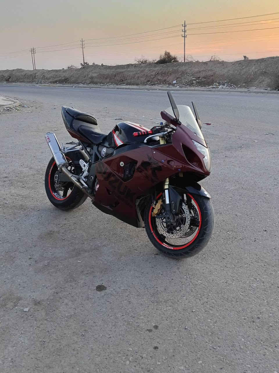 السلام عليكم
جكسر  2005 محرك 600 ماشية 34 كير محرك عقل 

ضفيرة كلها بلادية اكزوز يوشمارة صوت مرتب فول 

  مكان بغداد فلكة المدائن  *********** 

سعر خاص ودلل
