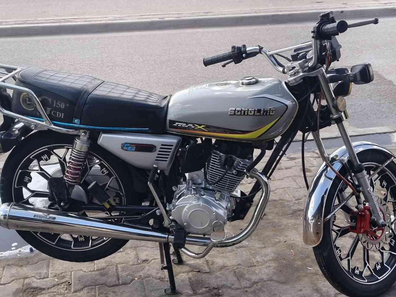 السلام عليكم دراجة سولنك للبيع دراجة نضيفة مامفتوح اوراق كامل مكينة حلوة وبلادية مكانها العمارة مركز المدينة حي القاهرة الثانية الاستفسار على هذا ***********
