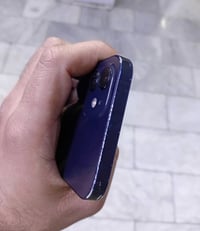 ايفون 12 عادي ذاكره 128 بطاريه 76 الجهاز وتر بروف لا مفتوح ولا مبدل بي...