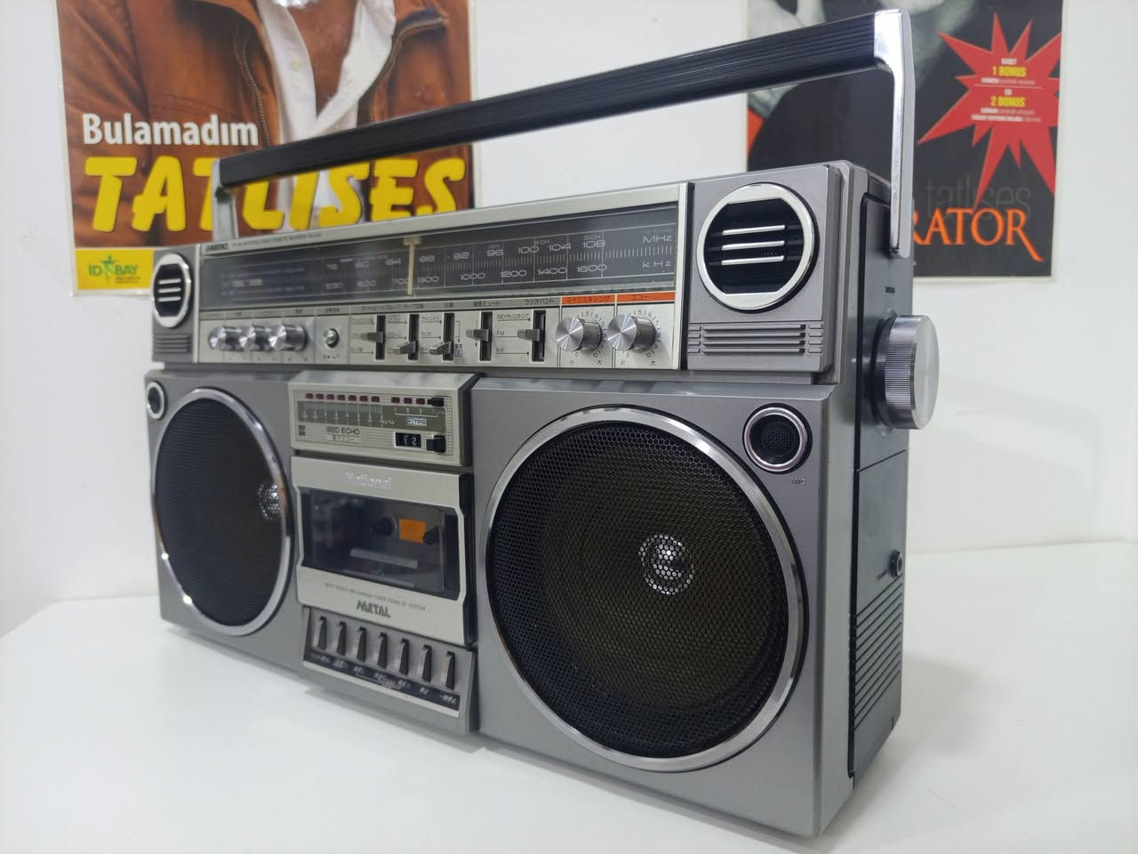 من نوادر اجهزه اليابانيه 
راديو مسجل ناشونال 
انتاج اليابان 1978
جهاز موجتين FM AM
سحب ممتاز جدا 
نقاوه صوت المسجل خرافي 
دبل سماعه ستيريو 
يعمل كهرباء وبطاريات حجم كبير 
للاستفسار مراسلة الصفحه 
او الاتصال***********
