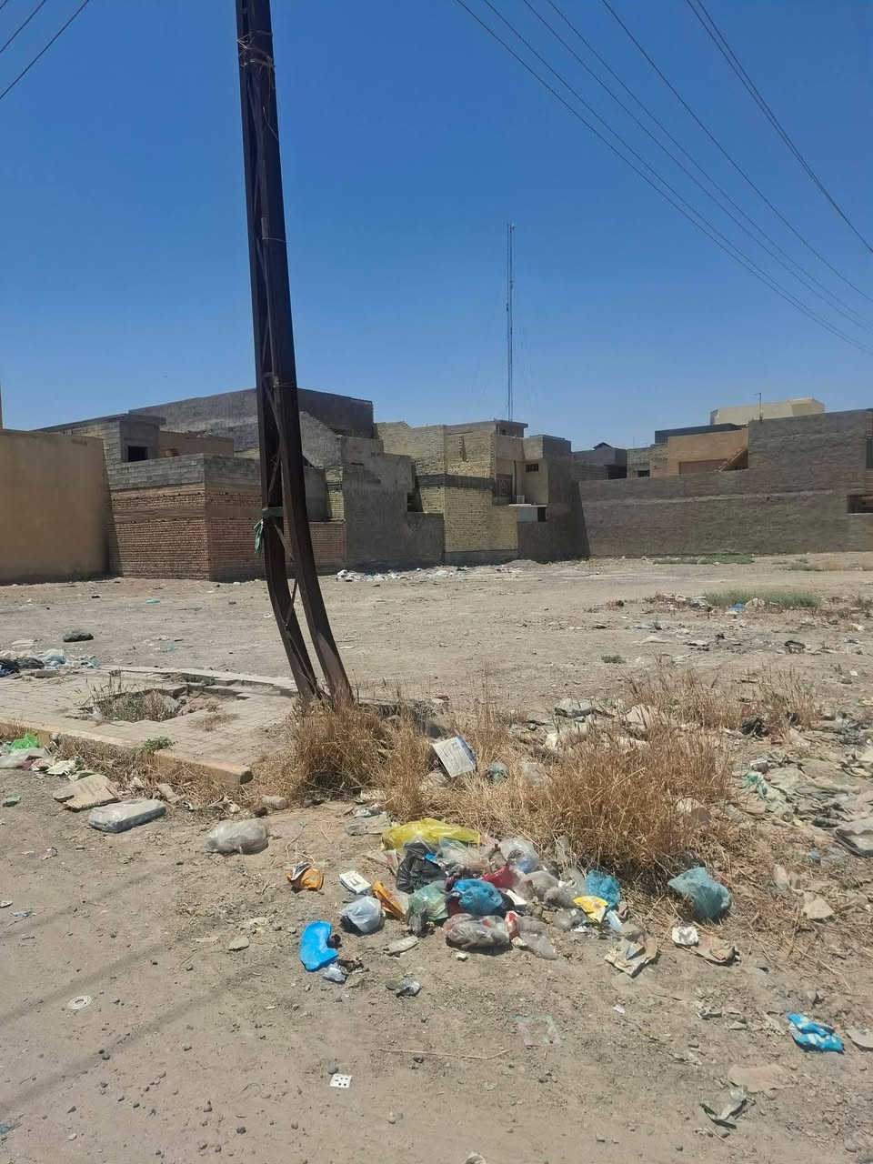 فرصه استثماريه تجاريه /شارع ٢٠ ركن قطعه سكنيه للبيع مساحه ٣٠٠ ركن حي الجمعيه مقابل المنتزه كافه الخدمات والتبليط الاستفسار الاتصال مكتب الشهم للوساطه العقاريه ***********/ اهلا وسهلا بكم ٠٠٠
