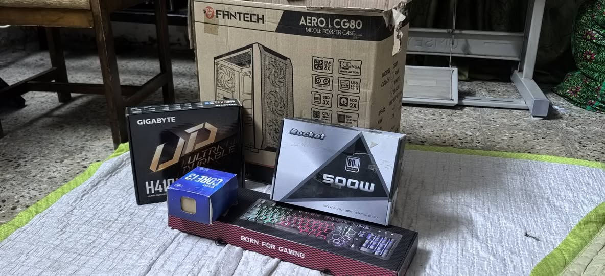 🔥 للبيع PC Gaming جاهز شغل نظيف — السعر 700 ألف فقط 🔥
✅ التجميعة كاملة مع كراتين القطع
✅ مناسب للألعاب، التصميم، والشغل اليومي
✅  إضاءة RGB 
💻 المواصفات:
🔹 المعالج: Intel Core i3 10100
🔹 كارت الشاشة: MSI Gaming GTX 1660 Super 6GB RGB GDRR6 192-bit 
🔹 الرام: Crucial Ballistix 16GB (8GBx2)RGB 3200   DDR4 Gaming CL 16-18-18-36 XMP
🔹 المذربورد: GIGABYTE H410M H V3
🔹 الباور سبلاي: ROCKET 500W RGB
🔹 الكيس: Fantech RGB مع 4 مراوح
🔹 SSD: 120GB
🔹 HDD: 500GB
🔹 الشاشة: LG 19 inch 60-75Hz
🔹 UPS PowerMax 1500
🔹 كيبورد + ماوس MARVO RGB
🎮 يشغل أغلب الألعاب
📦 البيع مع كراتين القطع
📩 للاستفسار واتساب أو ماسنجر فقط
📱 الرقم معلق: ***********
