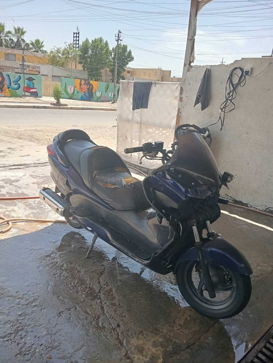 سلام عليكم دراجه فورزه للبيع المكينه مكفوله من الفتح جويتر منضف فيتم جديد دراجه كشرها مو حلو كدامك بس مكفوله المكينه كهربائية كلها شغاله المكان بغداد الشعب 
الرقم ***********
