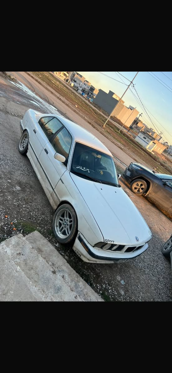 مودێل١٩٩١بئیم ٥٢٠ رەقەم و سەنەوی جدید تەحویل و وەکالە شەرت گیر و مەکینە وە تەبریت شەرت هەموو کارەبای ئیش دەکات سیارەکە بێ سبوخە هەرجار تایە جدید سعر ٥٠ مەجالەکی کەم رەقەم تەلەفون ***********
