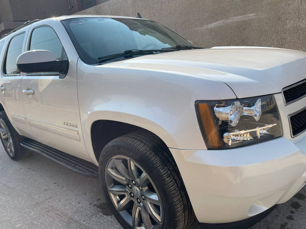 اسلام عليكم
شوفرليت تاهو أدوات 
مكفوله من الكص 
دخول جديد
الموديل: 2011
المواصفات 
 فول عده الفتحه LT
مقاعد جلد 
داخل عسلي 
دلعه كهربائيه 
كشنات تفئه تبريد 
مرايات كهربائية 
ويل حجم 22 
———————————
أدوات أدوات ادوات
———————————
السعر 125 بيه مجال 
البيع فقط بدون مراوس 
اي استفسار لتصال
مكان السياره بغدااد 
الاستفسار/ ***********
