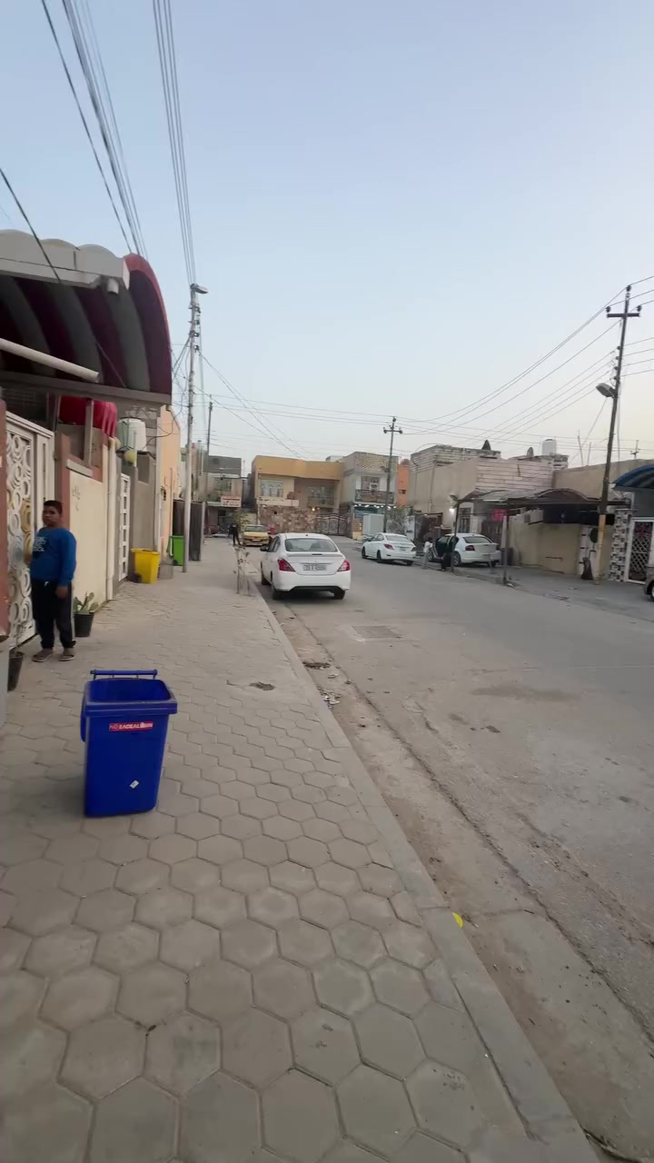 دار للبيع حي الوفاء شارع 15 ب40 الف مستأجر الشهر 300طابق واحد مسلح استفسار اكثر ***********
