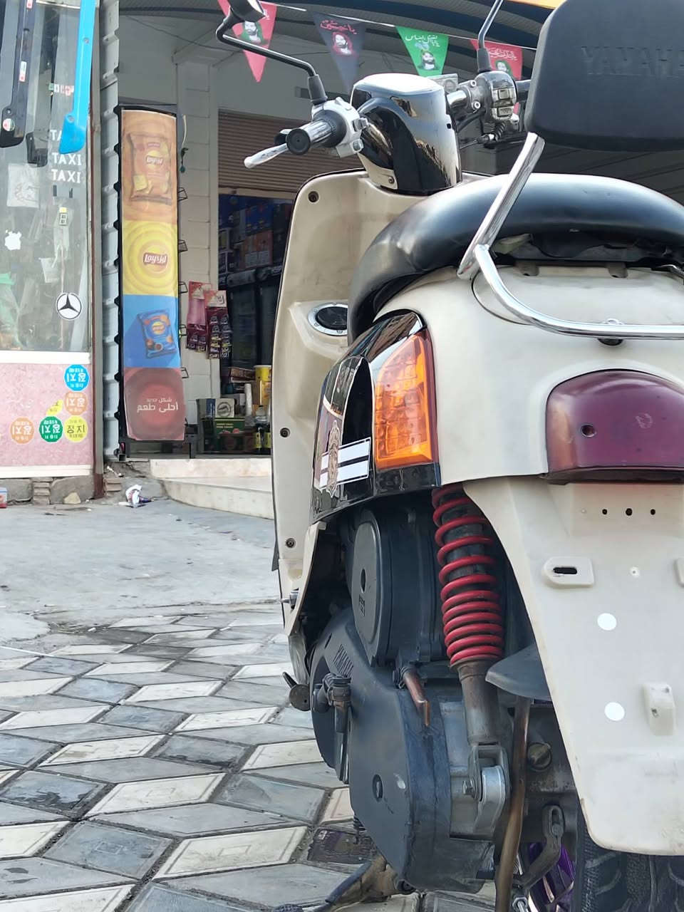 السلام عليكم دراجه ماكس بوليسي
الدراجه نضيفه وخير من الله  الدراجه برغي ما مفتوح بيها 
جيب الف مصلح وتعال افحص مكينه ما مفتوحه شلعه ومعدل ماشيه 20 الف يعني بحالت الوكاله لا تنقيص ولا تبخير  العنوان ديالى بعقوبه للستفسار ***********
