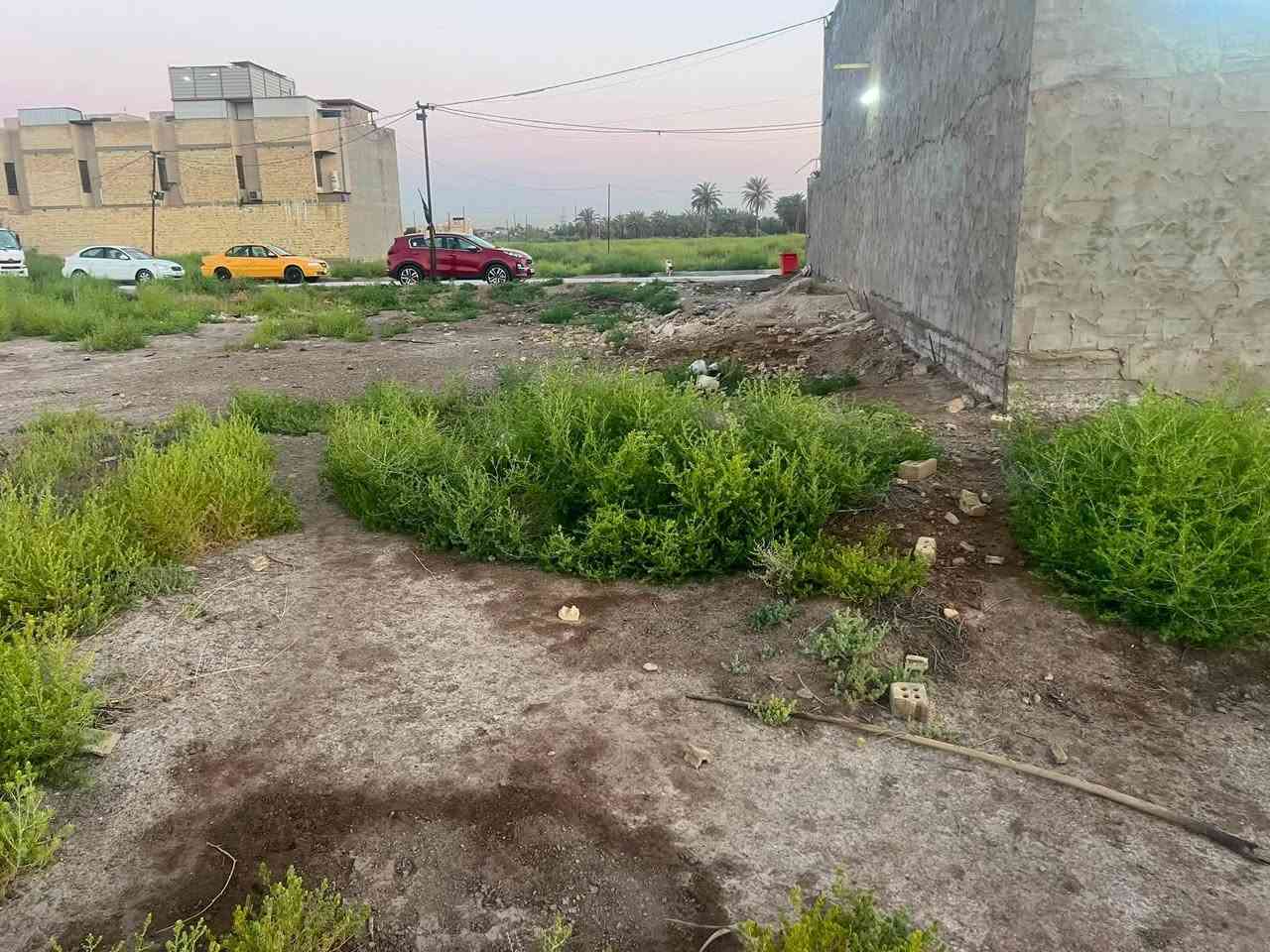 السلام عليكم قطعة ارض بلسريدات المربع الرابع بدايت الشارع  مساحة الارض 100  الوجه 5 النزال 20 للبيع يمها بيوت مبنيه السعر 
42 مليون 
وهذا رقم تليفوني 
***********
