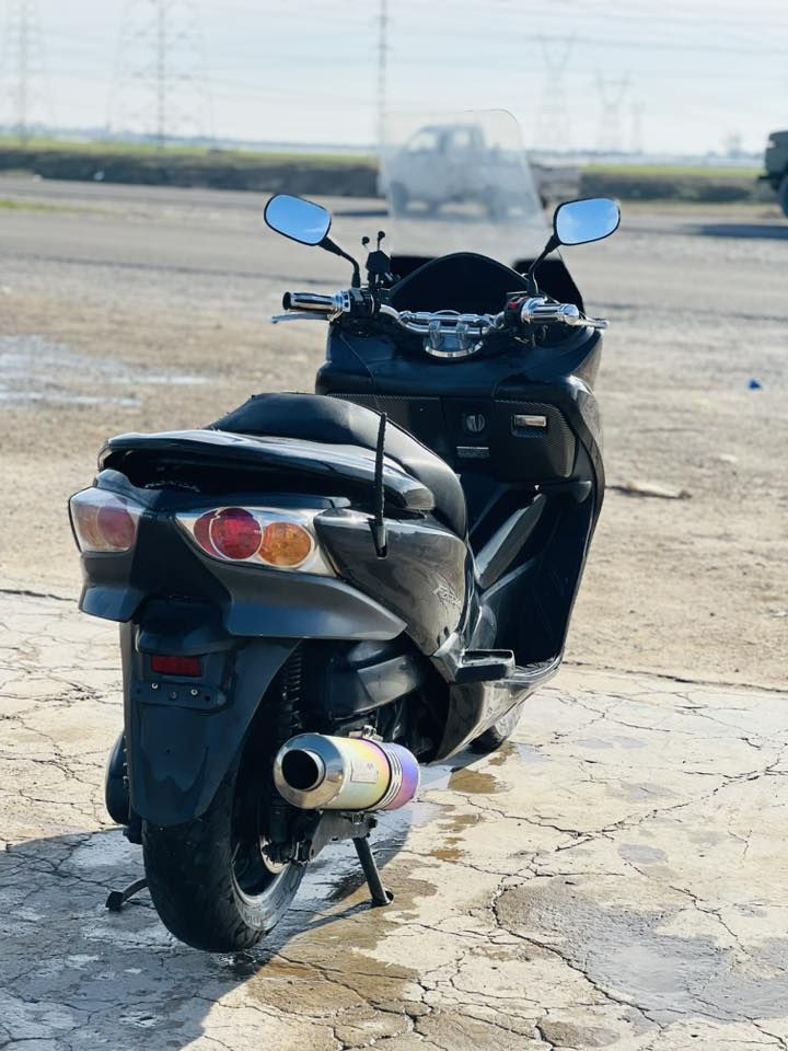 سلام عليكم دراجه فورزه 010دراجه نضيفه ع وضع الشريكه مابيه اي نقص نكره سلف السعر خاص للستفسار رقم الهاتف ***********
