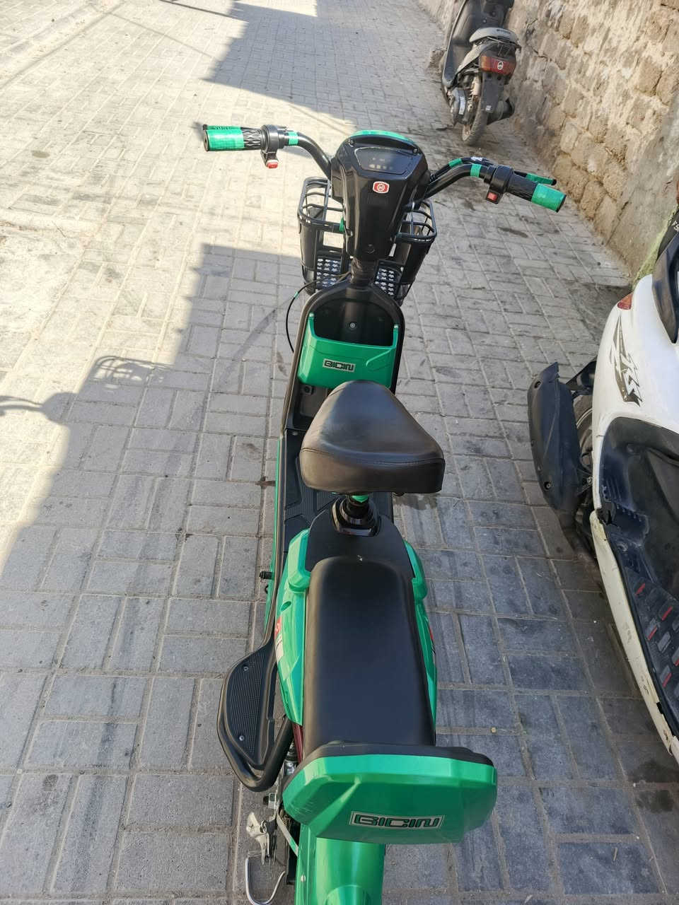 سلام عليكم بايسكل شحن حجم 14الباسكل جديد الله شاهد بس محتاج فلوس واريد ابيع اشتريته 350 ورايده ب 200بي مجال بس والله باسكل جديد لايت و  هورن بک وره يعني باسكل حلوو 3نمرر مكاني كربلاء حي الغدير يم الصورة الرقم *********** بي واتساب كذالک🙂
