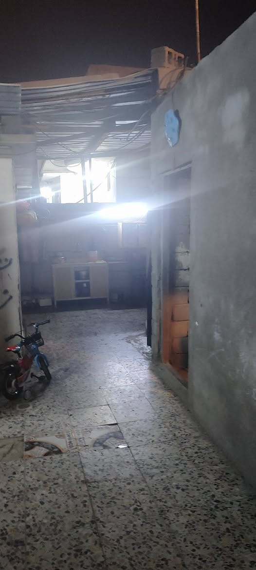 سلام عليكم بيت لبيع المنطقه حي احرار لمساحه 200 قرف 2 ستقبال مطبخ حمام ديوان عكاده تبليط مجاري كهربا جيه عله ملك ***********
