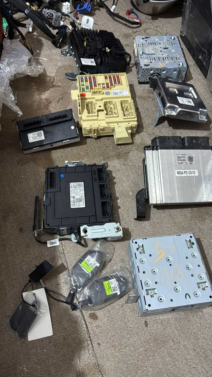 السلام عليكم 
سستم سورنتو هايبرد 2024
ودشبول مقفل مقفل هايبرد وبانزين K5 2025 
*********** 
متوفر واساب
