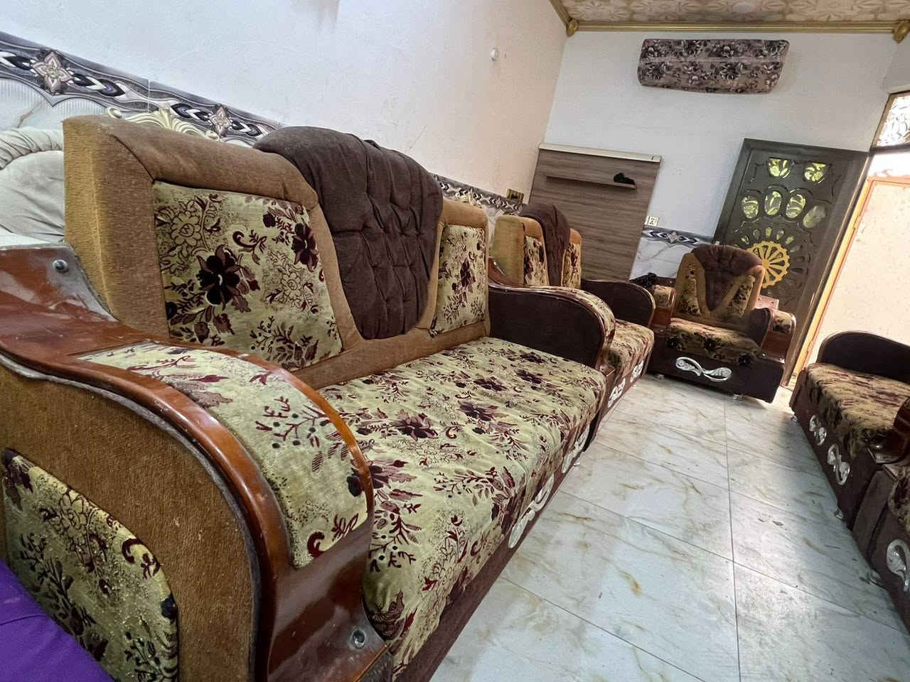 كراسي ثنين للبيع
مع تخم 10 نفرات كامل تسكام نضيف 
كلمن وسعره استفسار خاص او الاتصال  *********** النجف, العراق
