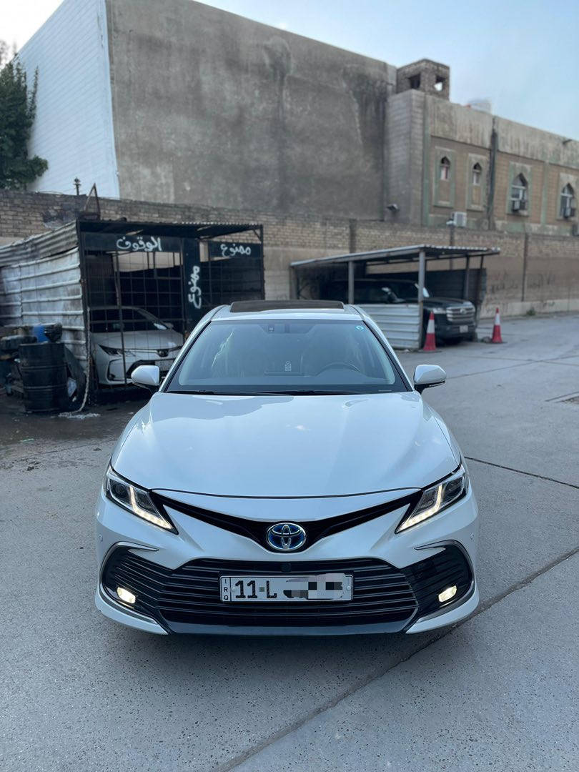 كامري 2024 هايبرد  وكاله عبد اللطيف جميل فول 1/1 GLE 
ماشيه 22 الف  مكفوله كفاله عامه
 بيها فقط ملاحضه صغيره الدعاميه صار بيها شخوط وصبغت نصها وهيه بلاستك الباقي كفاله عامه 
فتحه وبرده وكرسي كهرباء وشاحن واير ليس جديدا جدآ السياره مكانها بغداد باسمي تحويل ثاني يوم
رقم الهاتف ***********
