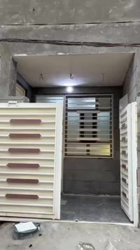 كربلاء شارع مستشفى العباس • ١٠٠م • طابقين ونص