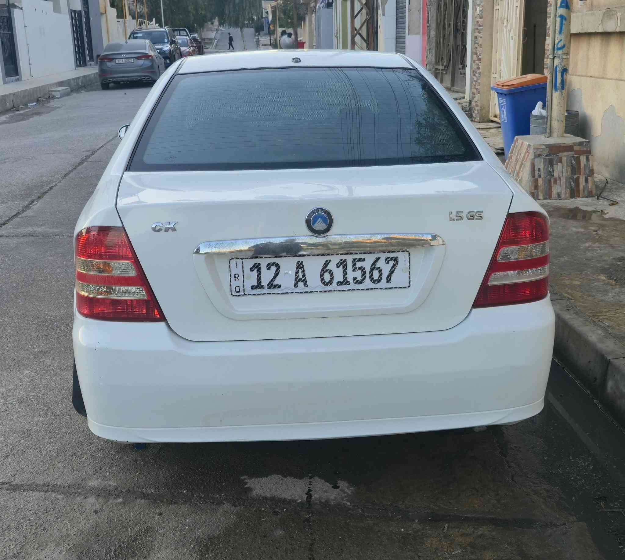 السلام عليكم للبيع ck موديل ١٣ الشكل القديم رقم نينوى الانكليزي رقم وهزة جديدة شرط تحويل كابون ورقي موجود محرك وكير شرط وايرمنية كلها شغالة محرك ١٦ كورلا تبريد موجود بس شد المنظومة السيارة ضررها جملغ الامامي وباب خلفي بدون دواخل والسيارة مصبوغة حازم فقط بدون معجون ودواخل سعرها مناسب سعرها ٤٤$ وبيها مجال بسيط للتواصل 
***********
***********
