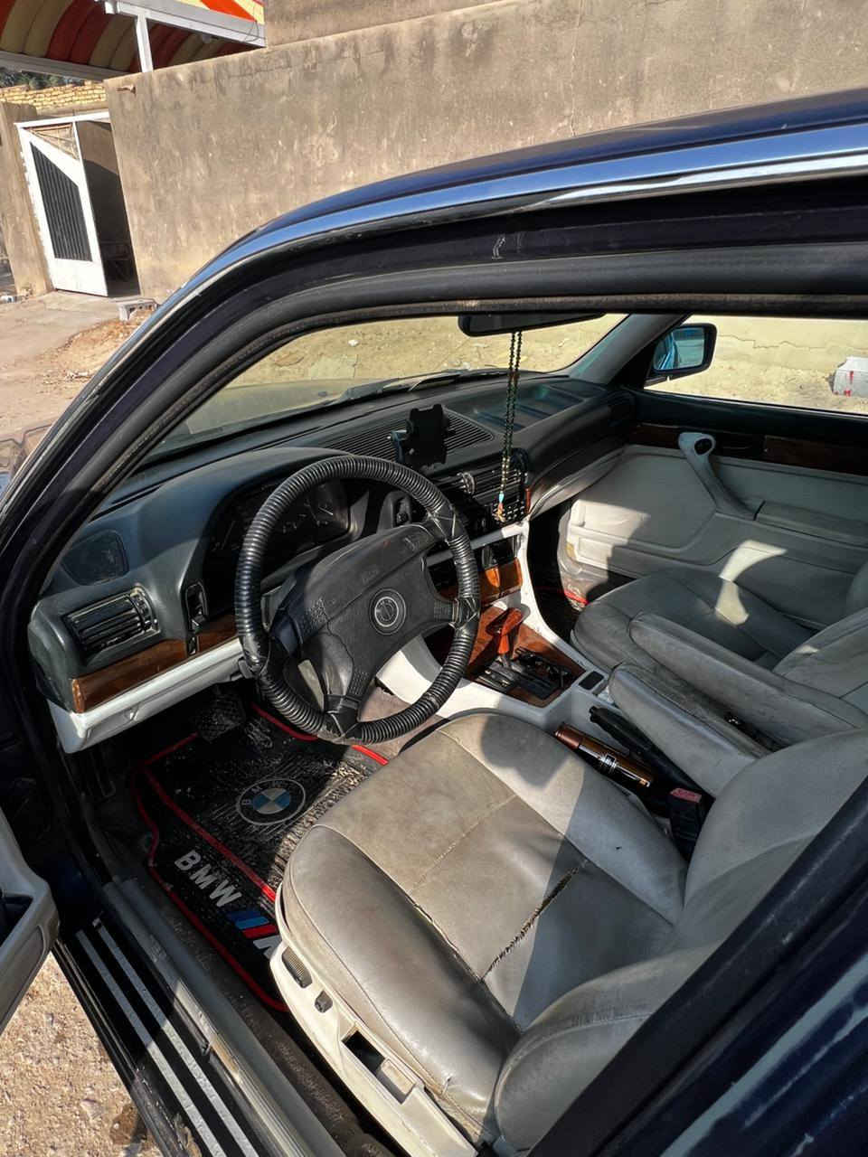 سلام عليكم
سياره بيئم مديل 89 كامل موصفات سياره بلاديه
مكينه 6 سته سنويته منتهيه مكلف بالنشر رقم صاحب السياره ***********
