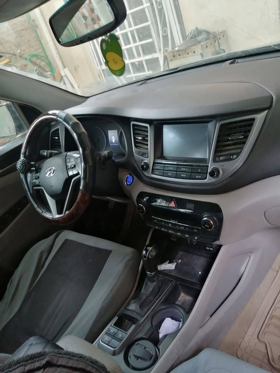 توسان 2018 أمريكي بنيد مبدل وجاملغ فقط حادث جدن خفيف سياره جديده بمعني الكلمة وبالعافيه على الياخذه السياره فول مواصفات رقم دولي قادسيه سنويه لل30 مكانه الديوانية الحمزه الشرقي *********** بيع او مراوس
