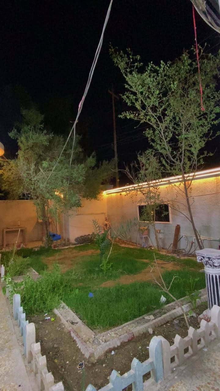 للبيع بيت سكني في ابو الخصيب عويسيان شارع القصور 

🔹 المساحة: 300  متر وقف سني اصولي 
🔹 عدد الغرف: 3 غرف كبار 
🔹عدد الحمامات: 3 
استقبال صالة 
مطبخ حار وبارد 
ديوانية 
حديقة 
كراج 
🔹 الموقع:  عويسيان شارع القصور  مناسب للسكن العائلي، وللاستفسار أو المعاينة التواصل على: ***********
