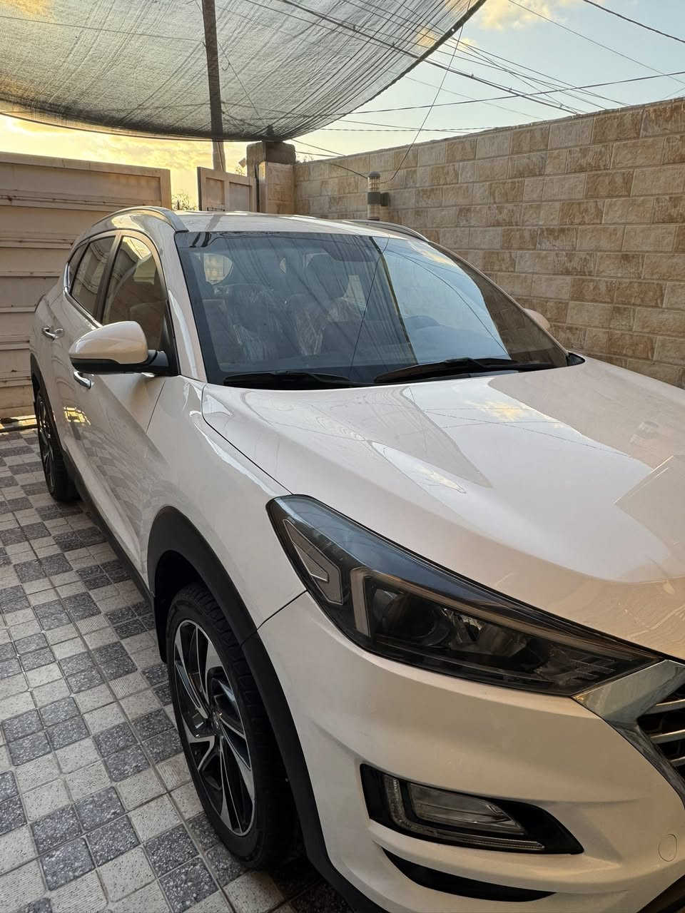 توسان 20 خليجي للبيع 
رقم سليمانيه  
فوول مواصفات 
بصمه 
السياره على وضع الشركه جاهزه  كل نقص ما بيه كير مكينه حداديه تبريد ماشيه 78 الف 
بيهه كم بارد بسيط ومكحلات عندي سونار بيهه 
مكفوله من الصبغ والتبديل 
سعرها 190 وبيه مجال 
للاستفسار ‭
0774 425 5757‬
ديوانيه
