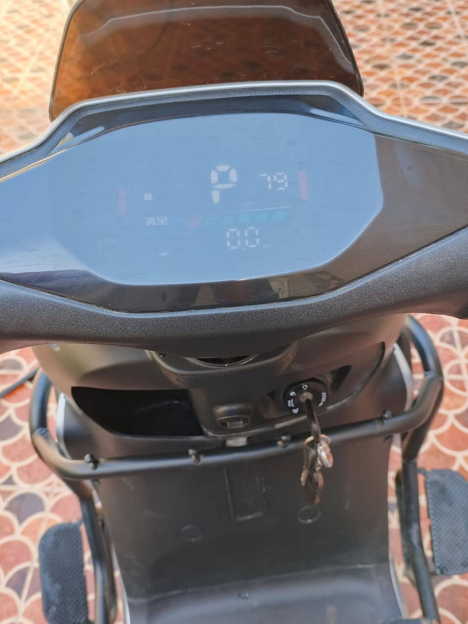 السلام عليكم دراجه شحن للبيع نضافة فول مثل ماموضح في الصورة كاملة مكملة اي نقص مابيهة للاستفسار الاتصال على الرقم ***********
