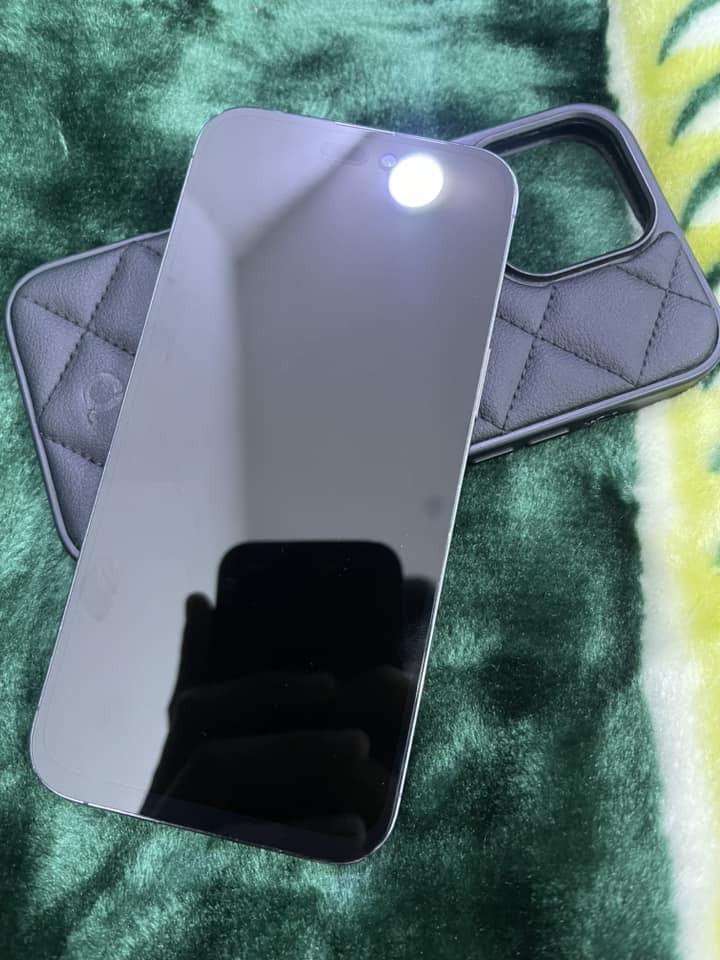 14 برو ماكس دبل شريحه امبدل شاشه وضهر فقط  باقي كفاله  ذاكره 256 عنوان البصره سعر 575 وبي مجال كلشي شغال فيس يدي شغال نت شريحه اتصال كله شغال للتصال ***********
