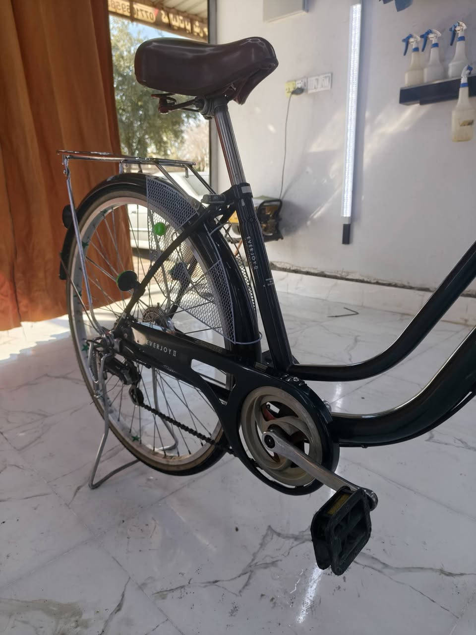 سلام عليكم بايسكل البيع الون زيتون💚
‏
‏نضافه 95% شخط ما بي 
‏
‏كير كل شغل 
‏
‏تاير جديد
‏
‏حساس شغل 
‏
‏السعر 140 وبي مجال الطيبين❤ 
‏
‏مكاني كركوك ***********
‏
