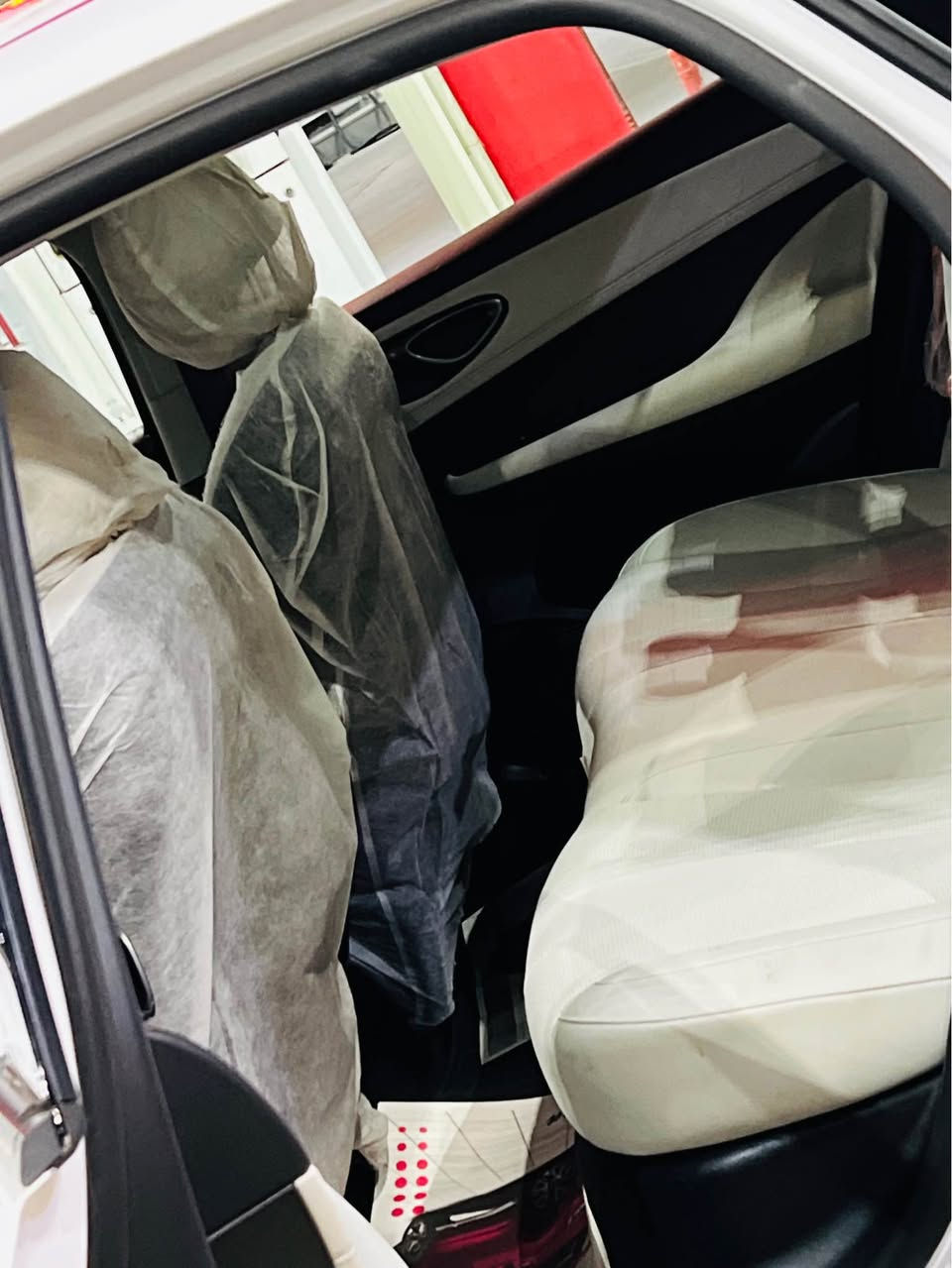 سيل 5  BYD.    
سياره كفاله عامه 
موصفات  
بنزين   + كهرباء 
بل توفيله تمشيك km2.100  
شاشة وسطية مع نضام ذكي اللتحكم  
مقاعد جلد كريمي 
مثبت سرعة 
تشغيل عن بعد 
شاره بل مري  
هزه جديد 
براد جديد  
باقي المواصفات معروفه 
سياره ماشية 18 الف بحلت الوكالة 
تحويل وكالة بل شرط بأسمي السياره  
سعر 130 ورقه  
اتصال ***********. 
وتساب ***********. كركوك, العراق
