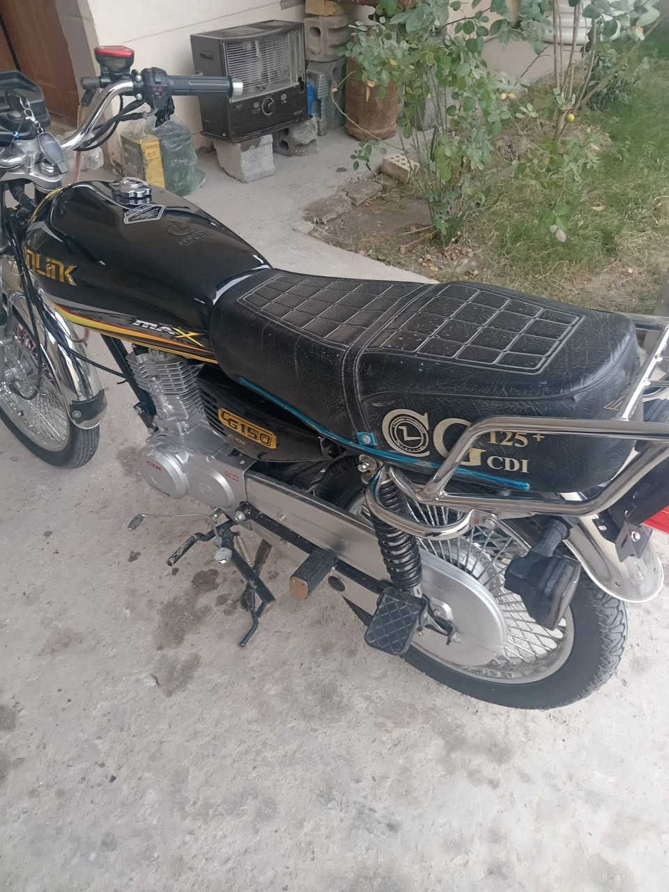 موديل ٢٥ للبيع مبدل دهنها مره وحده الجامه مال الدشبول مكسوره بس ب٧٥٠ وبيها مجال بسيط ***********
