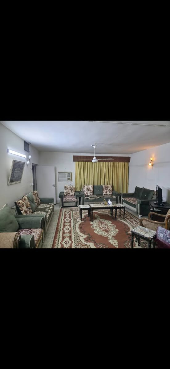 قنفات شغل عراقي درجه اولى مستخدم للبيع ( ١٠ مقاعد )
نضيفات كلش لا زرف ولا شك ولا كسر ولا اي مشكله بيهم 
(( السعر ٣٠٠ )) و بي مجال بسيط 
مكاني بغداد عامرية 
*********** موجود واتساب
