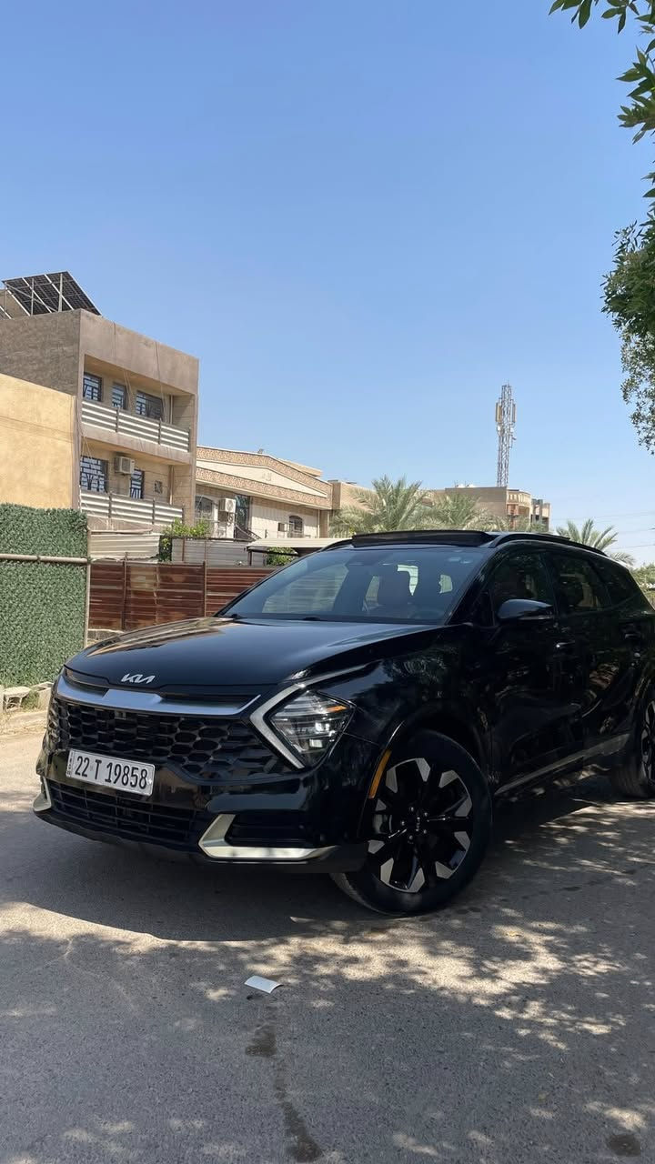 كيا سبورتاج برستيج 2023 (Prestige / SX Prestige)
* المحرك: 2.5 لتر 4 سلندر GDI
* القوة: 187 حصان
* العزم: 241 نيوتن متر (178 lb-ft)
* ناقل الحركة: أوتوماتيك 8 سرعات
* نظام الدفع: أمامي أو رباعي (حسب الفئة)
* جنوط ألمنيوم 19 إنج
* شاشة عدادات رقمية 12.3 إنج
* شاشة معلومات وترفيه 12.3 إنج
* كاميرا 360 درجة
* حساسات أمامية وخلفية
* فتحة سقف بانوراما
* مقاعد جلد
* تبريد وتسخين للمقاعد الأمامية
* مقعد السائق كهربائي مع حفظ الذاكرة
* شاحن لاسلكي للموبايل
* نظام تشغيل Apple CarPlay و Android Auto
* بصمة تشغيل ودخول ذكي
* مثبت سرعة ذكي (رادار)
* نظام المحافظة على المسار
* نظام مراقبة النقطة العمياء
* إضاءة LED أمامية وخلفية كاملة
* باب خلفي كهربائي  

كيا سبورتاج برستيج 2023، محرك 2.5 لتر، 187 حصان، جير أوتوماتيك 8 سرعات، فتحة بانوراما، كاميرا 360، رادار، تبريد وتسخين مقاعد، شاشة مزدوجة 12.3 إنج، بصمة تشغيل، باب كهربائي، LED كامل. السيارة بحالة ممتازة وجاهزة للفحص

السعر 185 
***********
