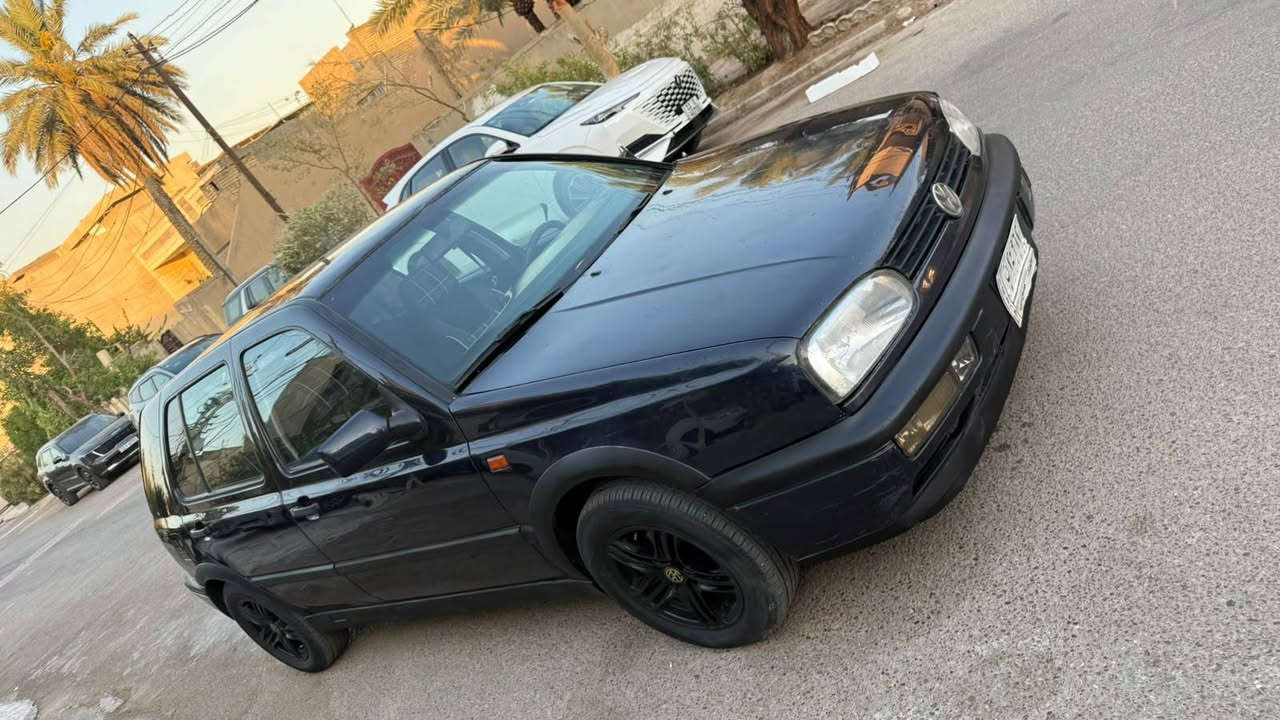 كولف 1993 مكينه 1800 مكفوله من الضربه 
(السعر 36 ) ***********
تبريد ثلج 
تراي جدا حلو اوناعم سياره جاهزه بلخير علياخذه
