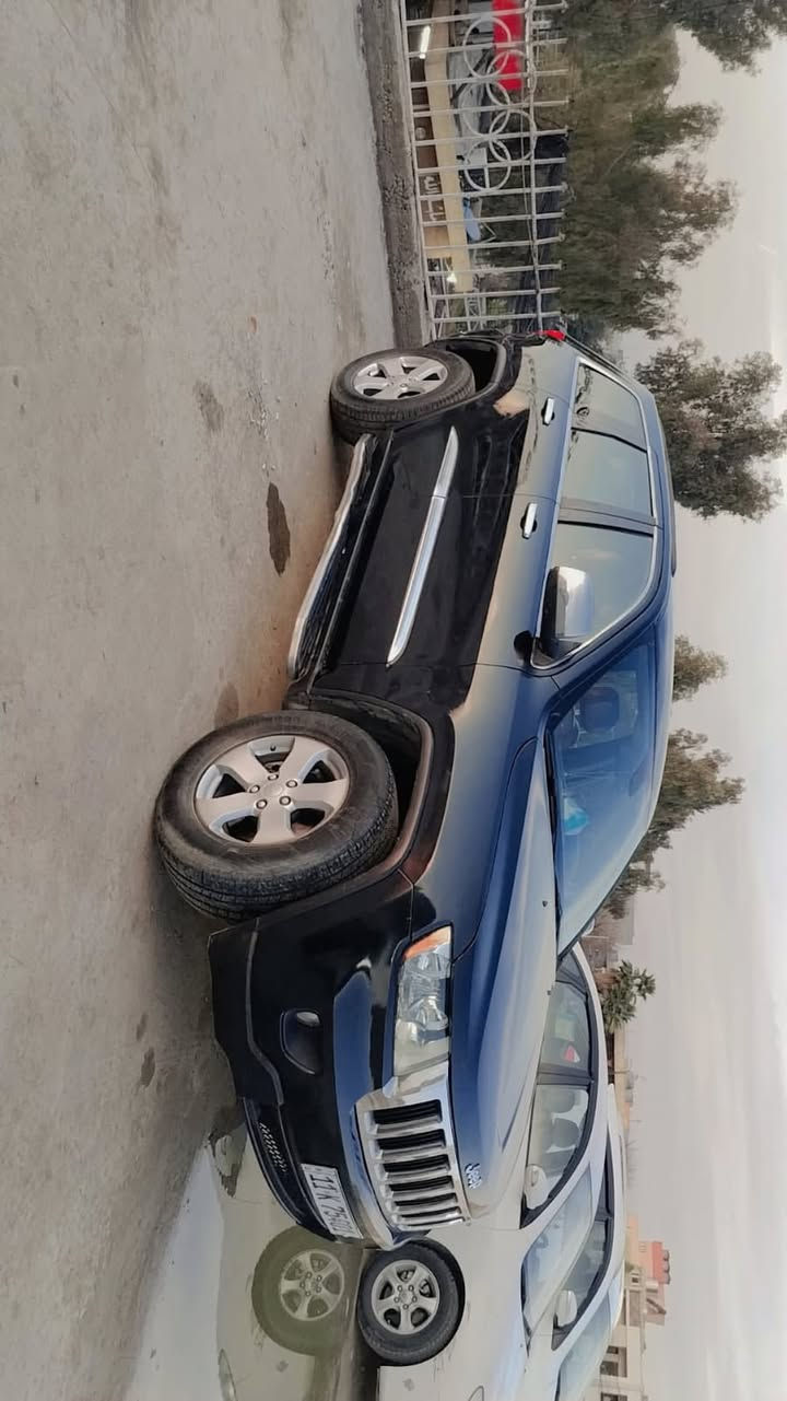 سلام عليكم 
جيب لاريدو 2013
مكينه وكير شرط ما مفتوح 
مصبوغه عام 
رقم بغداد باسمي 
عنون موصل حي البكر 
السعر 140وبيها مجال 
***********
***********
