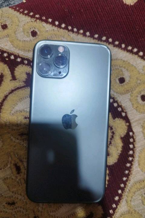 ايفون 11 برو 
تواصل وات ساب 