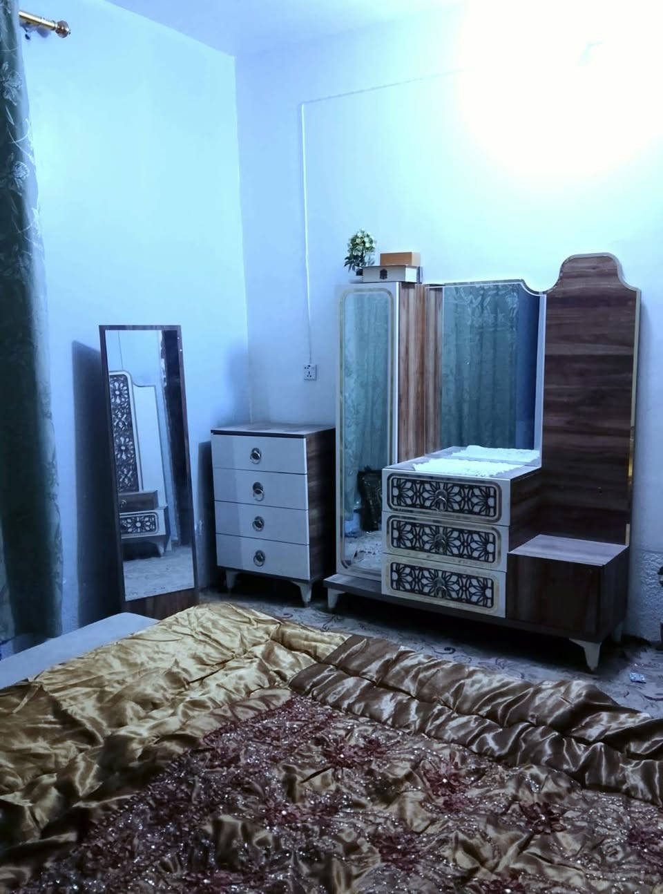 غرفه نوم تركي درجه اولى ٦ أبواب مناقصه اي شي مثل ما موضح كدامكم بالصور / للتواصل الاتصال على الرقم التالي *********** أو مراسله الواتساب على الرقم التالي ***********
