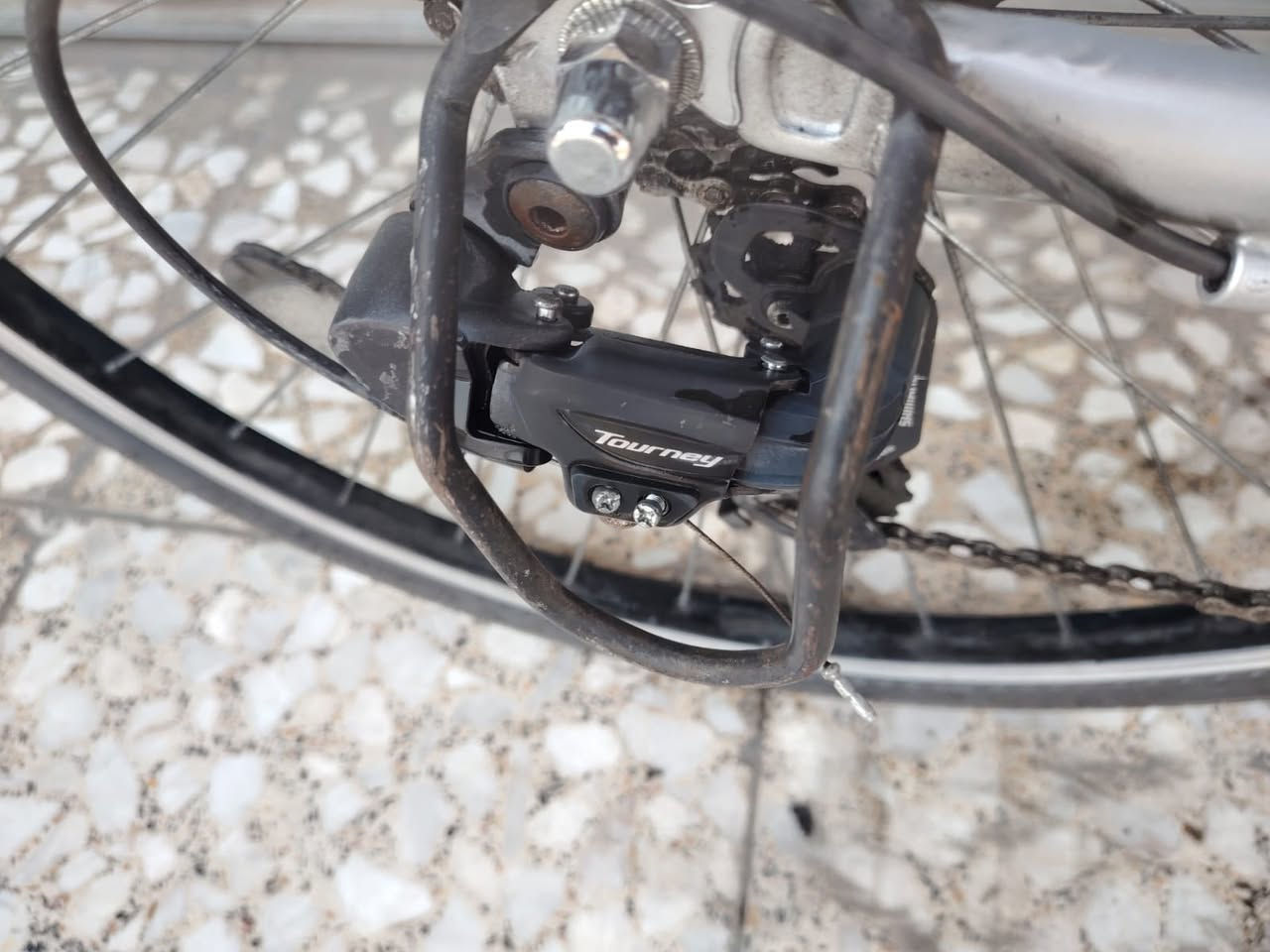 السلام عليكم
للبيع بايسكل c700 ياباني المنيوم اصلي شغالي مابي عطل
مكان بغداد الكرخ 
السعر 125 الف 
تواصل على الرقم 
***********
