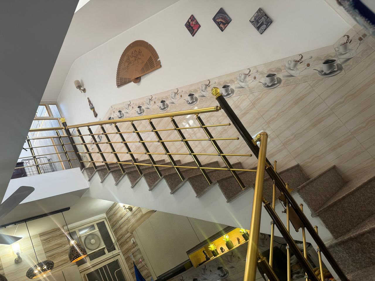 بيت 100 متر مربع ملك عقاري صرف
النزال 25 الواجهة 4

يتكون من

الطابق الاول يحتوي على كراج سيارة وصالة ومطبخ وترك وحمام وغرفة نوم

الطابق الثاني يحتوي على بلكونة وغرفتين نوم وحمام 

الطابق الثالث سطحين وبيتونه

ملاحظات عن مواد البناء 

المطبخ سيراميك اسبناني 

الحمام في الطابق الارضي يحتوي على قاطع زجاجي يفصله عن المرافق الغربي + الحائط سيراميك 

الحمام في الطابق الاول يحتوي مرافق غربي مع تاسيس كامل للغسالة + الحائط سيرامك 

الاستقبال مغلف بورق جدران ذات مظهر جميل 

الغرفة الاخيرة في الطابق الارضي مغلف ب شي بودر ذات مظهر جميل 

سنة البناء 2017

موقعة متميز جداً في شارع عرضة 40 متر وعرض الرصيف الواحد 5 امتار ويحتوي الشارع على جزرة وسطية لركن السيارات

المكان بغداد حي الشعب شارع ماركت الساعدي

قرب مدرسة عمر المختار

للتواصل واتس اب فايبر تليكرام او اتصال ع هذا الرقم

***********
