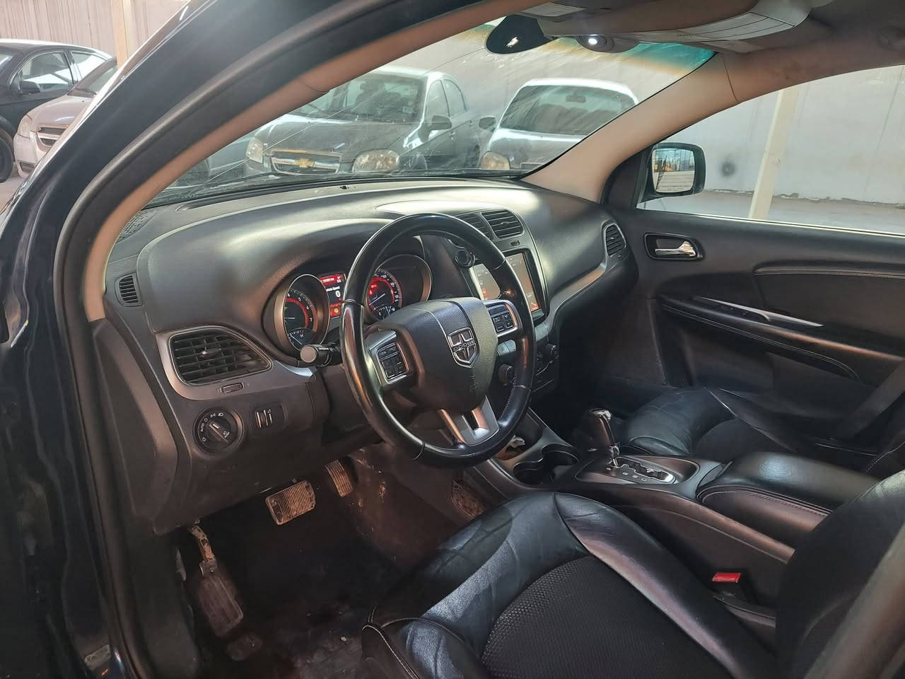 دوج جورني موديل 2017 کروسرود فول للبيع ،
4 سلندر محرک 7 راکب 3 قطعه تبريد مركزي ،فول بصمه ،
سياره ضررها خفيف قطعتين صبغ جاملغ و بنيد ، بدون دواخل ، محرك ، كير ، تبريد ، كهربائيات ، طخم طايات كلها جديده و شرط ،
السعر :- 123 $ وبیها مجال عنوان قضاء بردرش بین عقرە و موصل ،
     ،،،،،،،،،،،،،،،،،،، *********** ،،،،،،،،،، واتساب + فایبر ،،،،،،،،،،،،،
