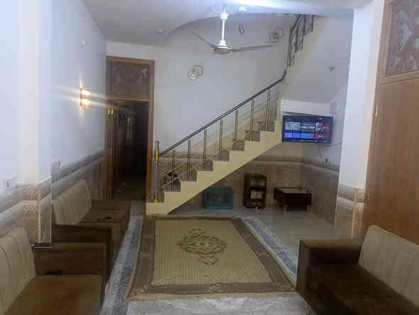 بيت في كربلاء حي القدس 100م خلف الشارع مباشرتاً بصف الركن 
اني ابو البيت مو دلال مطلوب مبادره 85 او اقل ما اعرف بس احنه نكول 85 اريد تطلوعه بيت بناء جدد طابو صرف البناء طابوك  يحتوي عل 2 غرف نوم طابق ونص جمهوري هاذا رقمي وا اي ستفسار عليه ***********
